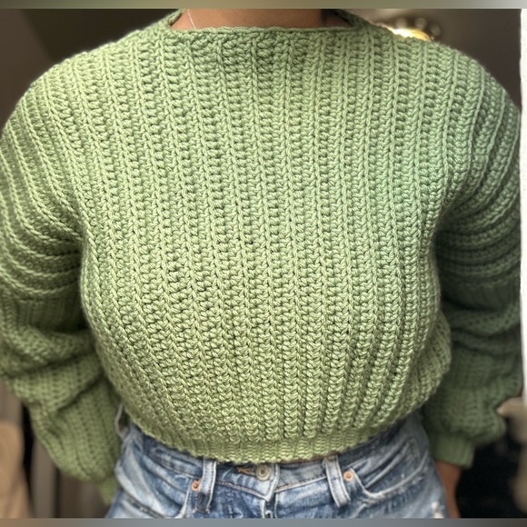 Handmade short sweater - Picture 3 of 6
